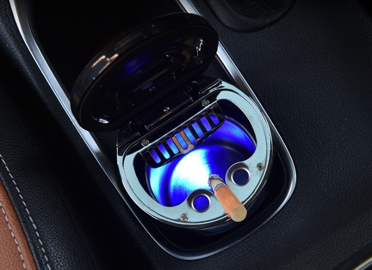 Car Ashtray with compass use case 2