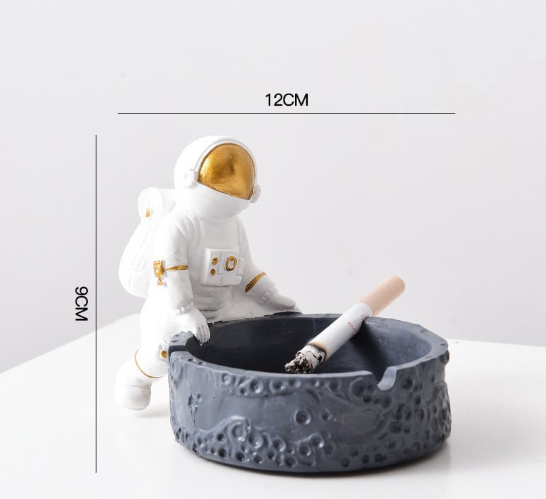 Astronaut resin Ashtray Golden Version dimensions