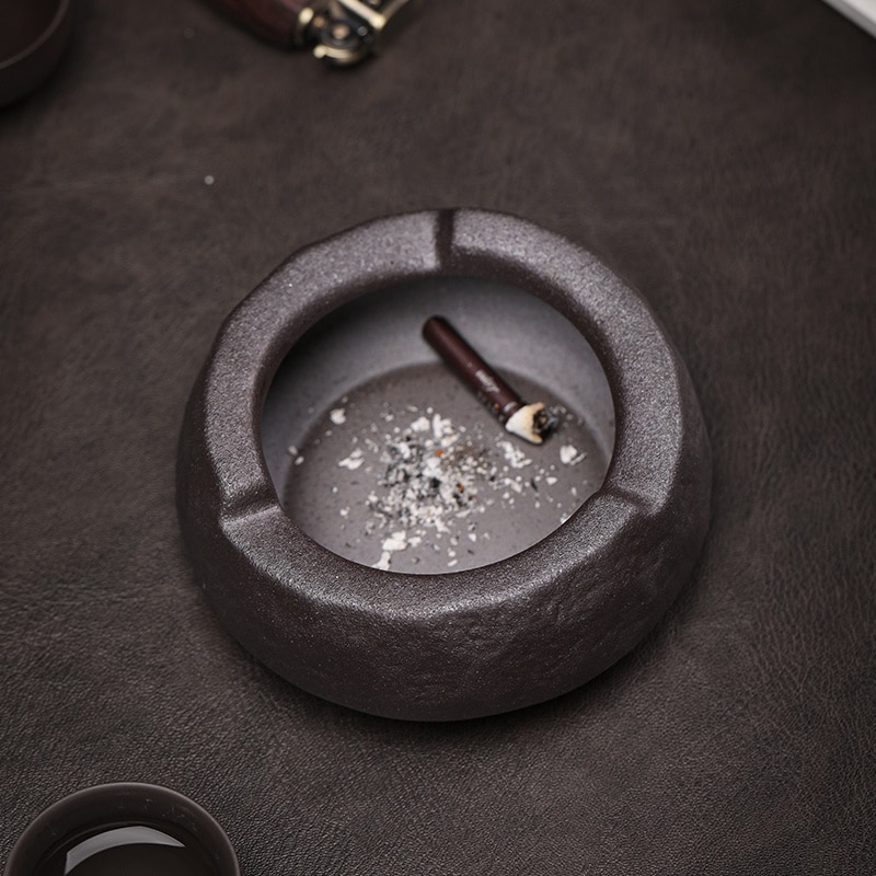 Black Japanese Retro Ashtray With 3 Slots Perfect For Balcony