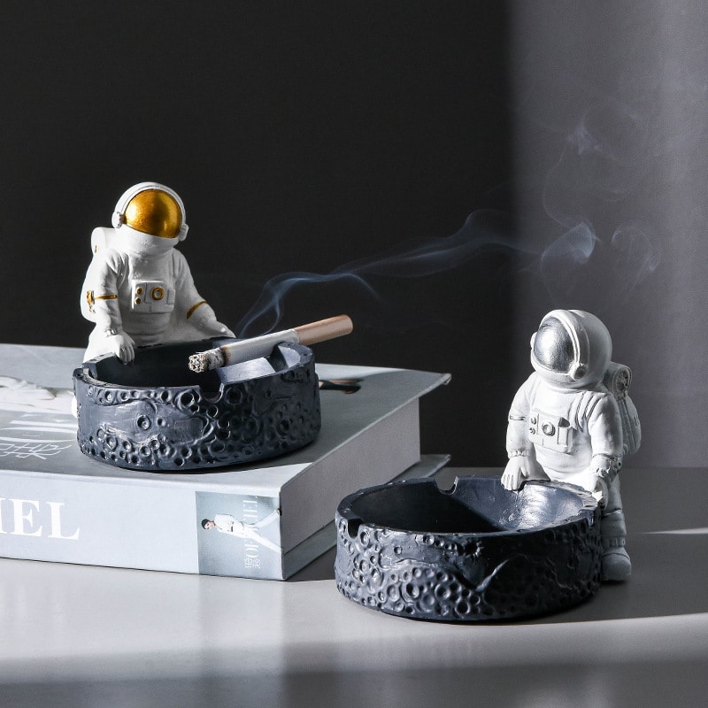 Cartoon Astronaut resin Ashtray both gold and silver versions