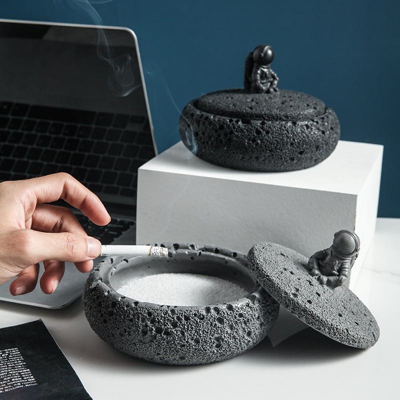 Cement Ashtray With Astronaut Lid Windproof
