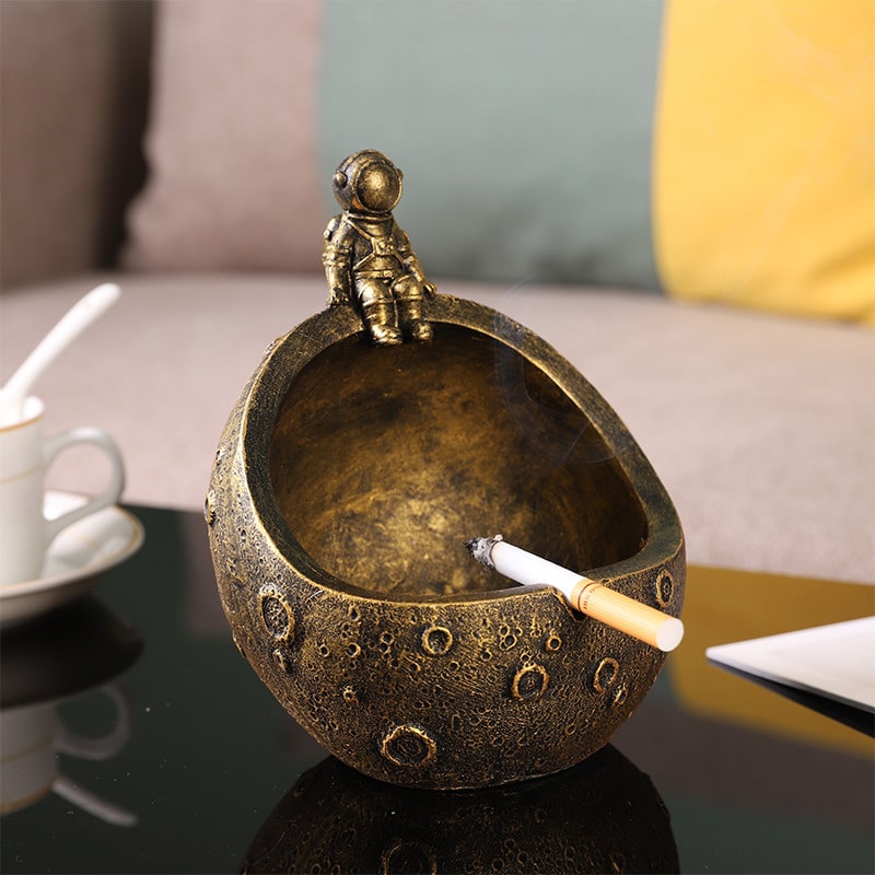 Cool Astronaut Resin Ashtray For Cigarette