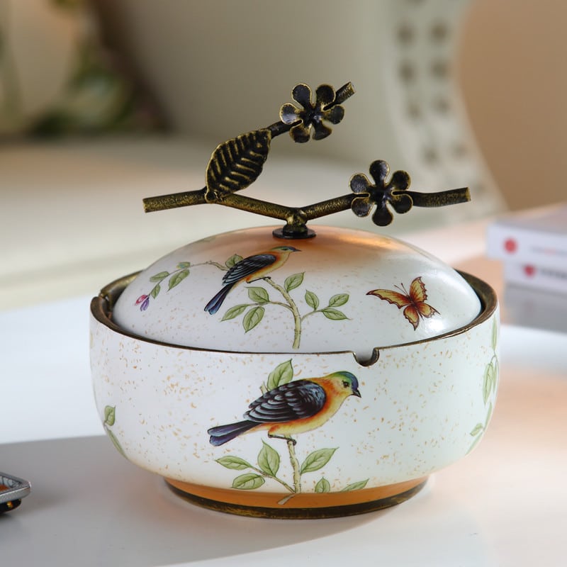 Cute Ceramic Ashtray With Lid Windproof White