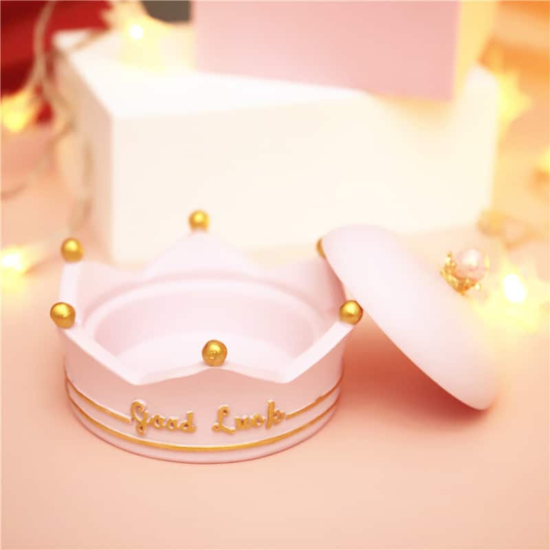 Cute Crown Resin Ashtray With Cover