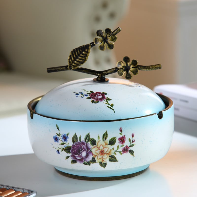 Cute Outdoor Ceramic Ashtray With Lid Windproof White Blue