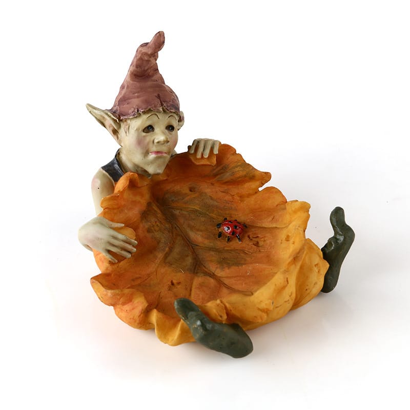 Dwarf Ashtray Photographed From Front