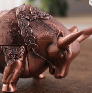 Luxury Metal Bull Ashtray With Flip Lid
