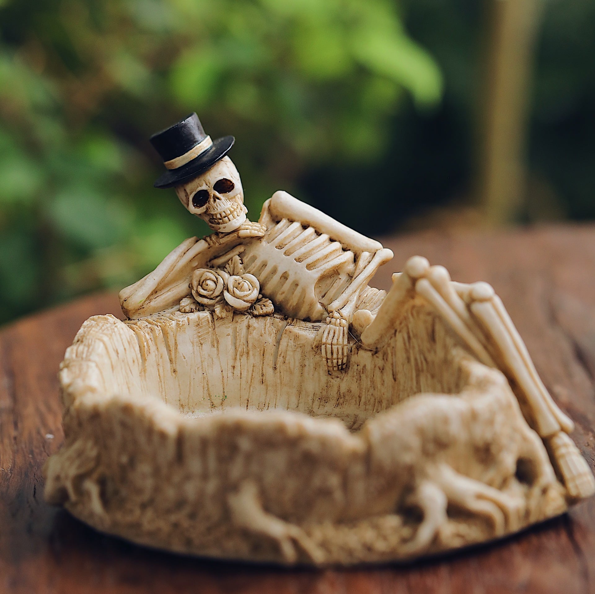 Skull Ashtray Cool Lying Skeleton