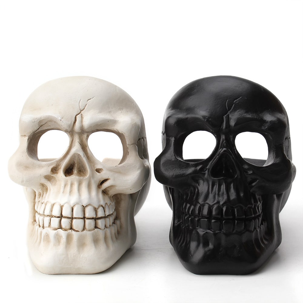 skull ashtrays black and white