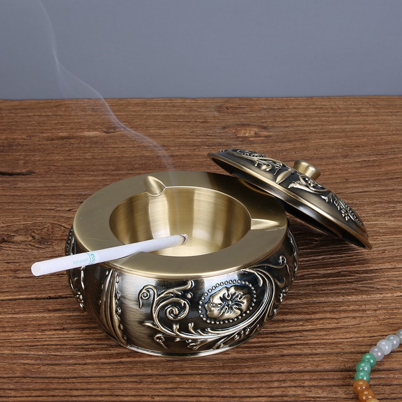 Three Cigarettes Ashtray With Lid Retro Style